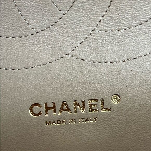 100% authentic CHANEL jumbo clair cream beige GHW - Picture 12 of 12